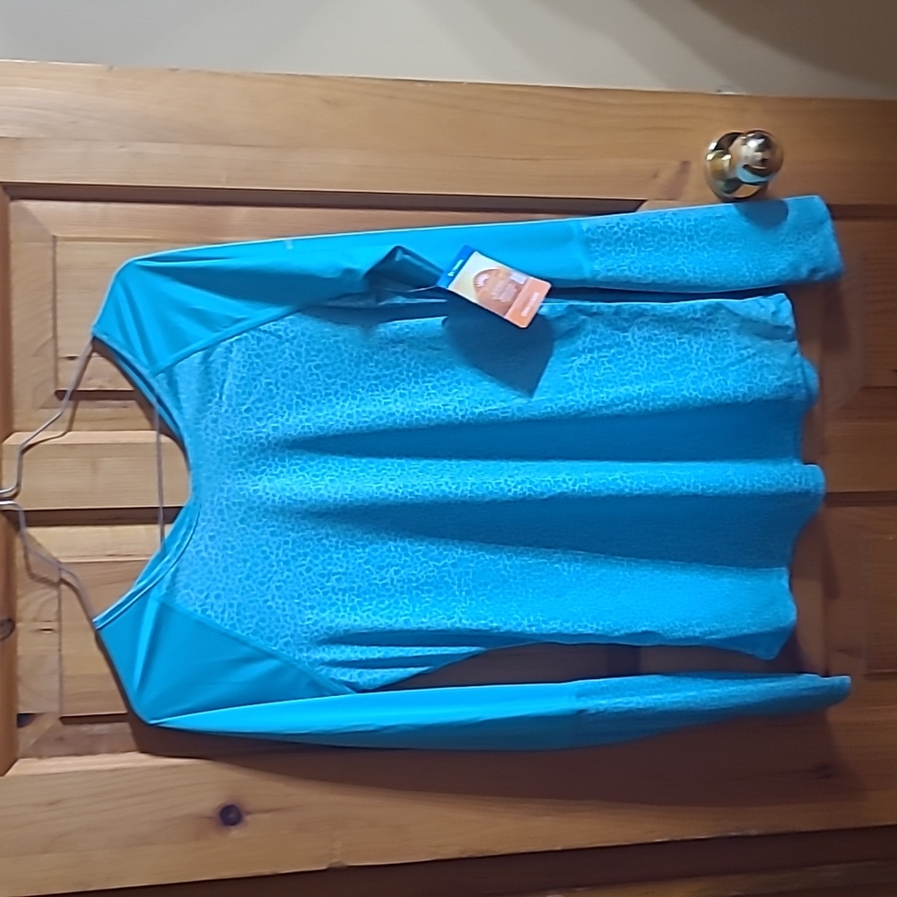 NWT Columbia Sun Protection top  size Small